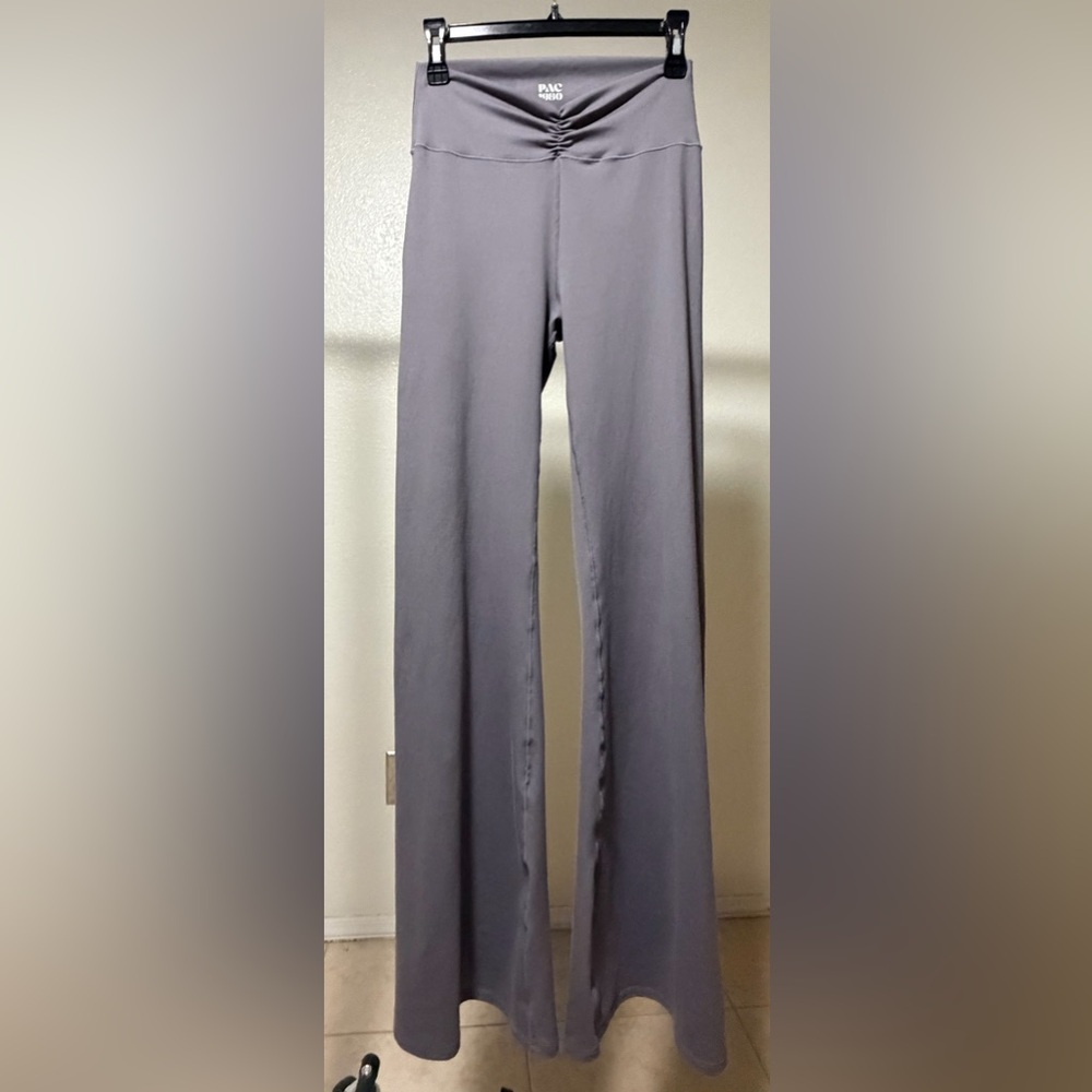 PAC 1980 PAC WHISPER Active Charcoal Cinched Front Flare Yoga Pants Size L